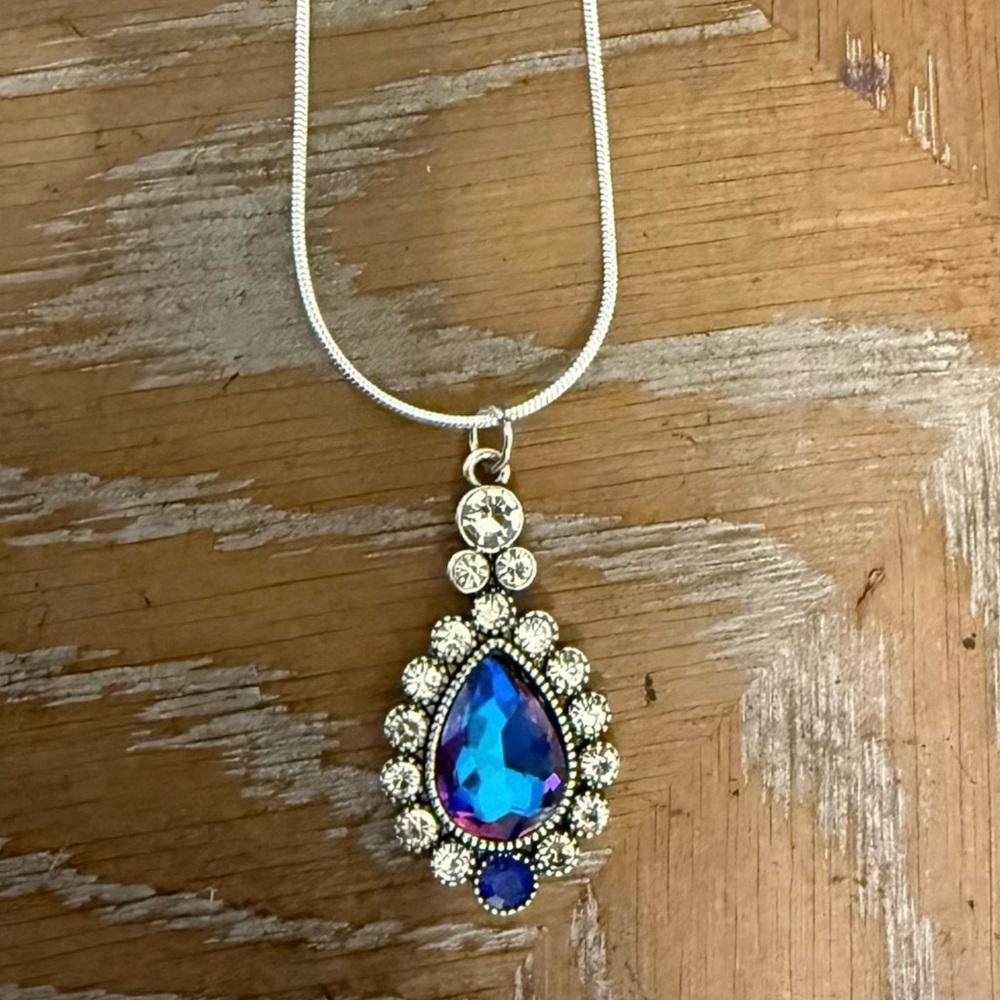 Elegant Blue Teardrop Pendant Necklace